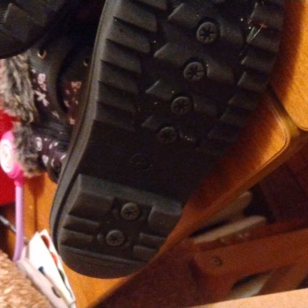 Snow Boots - Picture 4 of 4